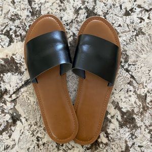 Universal Thread black sandals
